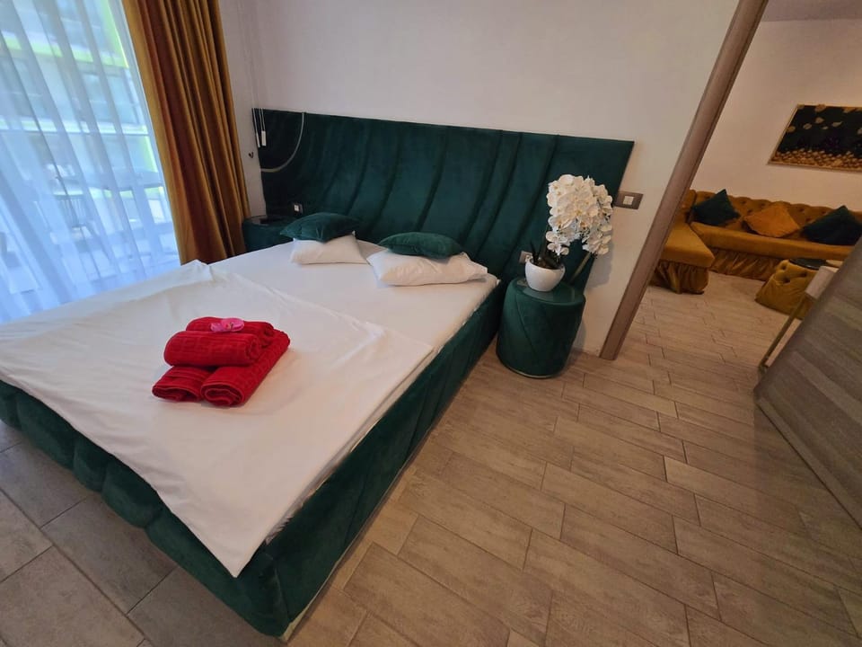 Luxury SeaView Apartment Azizi - Beach Pool & Spa Resort vedere latera Mare Apartment in Constanța County