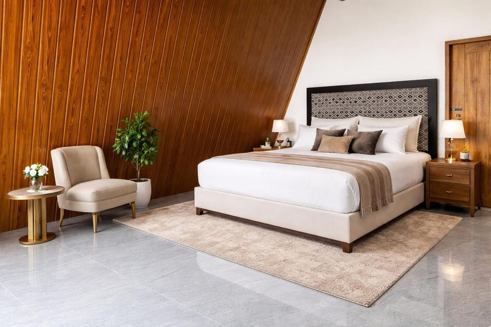 Bed, Photo of the whole room, Seating area, Bedroom