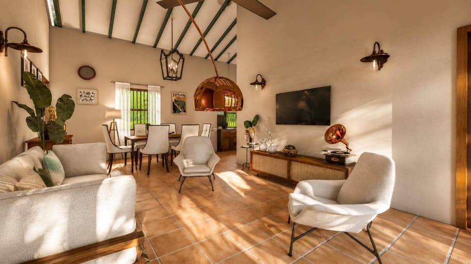 TV and multimedia, Living room, Seating area, Dining area