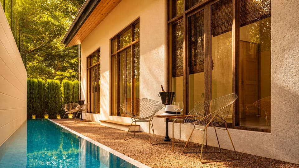 Property building, Patio, Day, Garden, Garden view, Pool view, Swimming pool, Swimming pool, sunbed