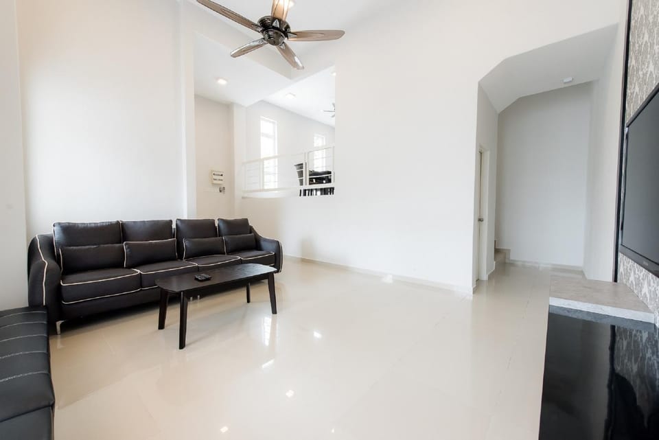 New Shamrock Beach Villas Seaview Villa in Tanjung Bungah