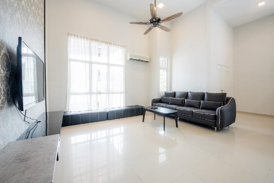 New Shamrock Beach Villas Seaview Villa in Tanjung Bungah