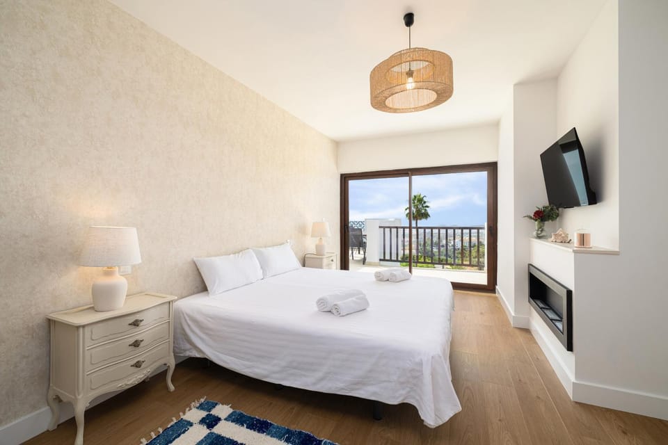 Bedroom, towels