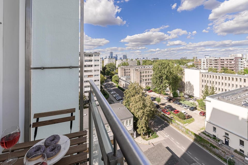 Property building, Day, Neighbourhood, View (from property/room), Balcony/Terrace, City view, Street view, Location, Parking