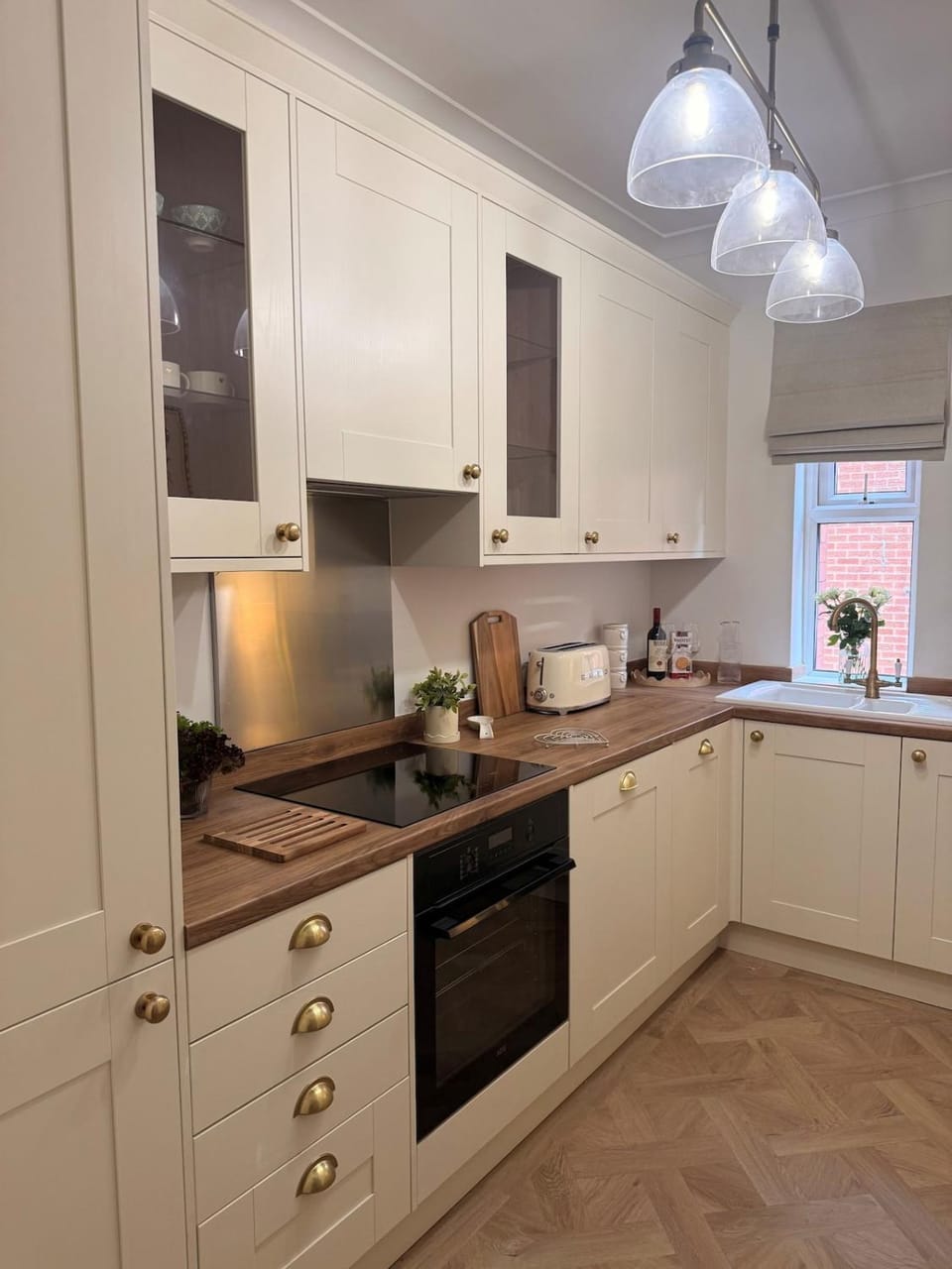 Coffee/tea facilities, Kitchen or kitchenette, dishwasher, stove, toaster, washing machine, dryer