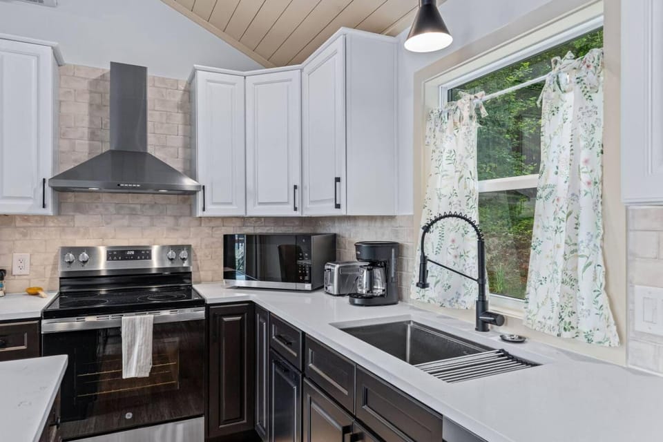 Coffee/tea facilities, Kitchen or kitchenette