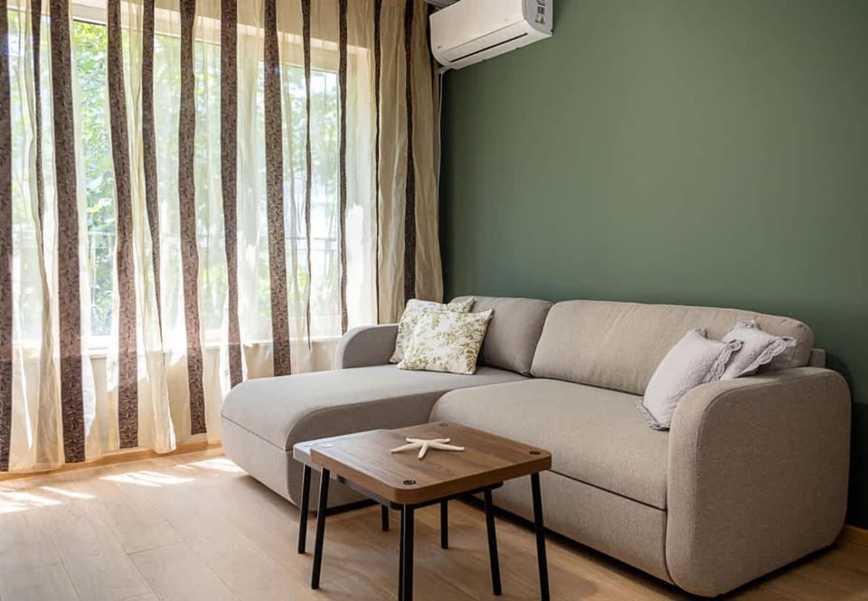 Living room, Seating area, air conditioner