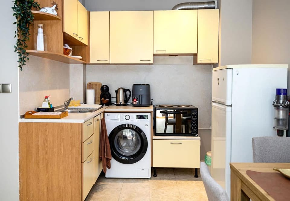 Coffee/tea facilities, Kitchen or kitchenette, oven, washing machine