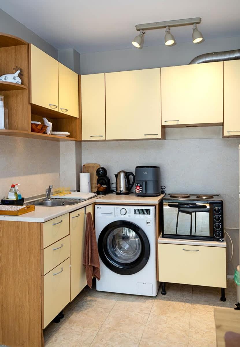Coffee/tea facilities, Kitchen or kitchenette, stove, washing machine