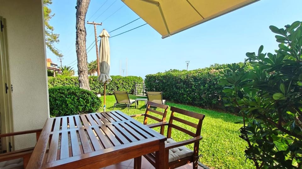 Patio, Spring, Dining area
