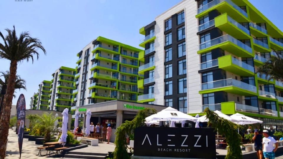 Large Luxury Family Apartment - Beach Pool & Spa Resort langa plaja Apartment in Constanța County