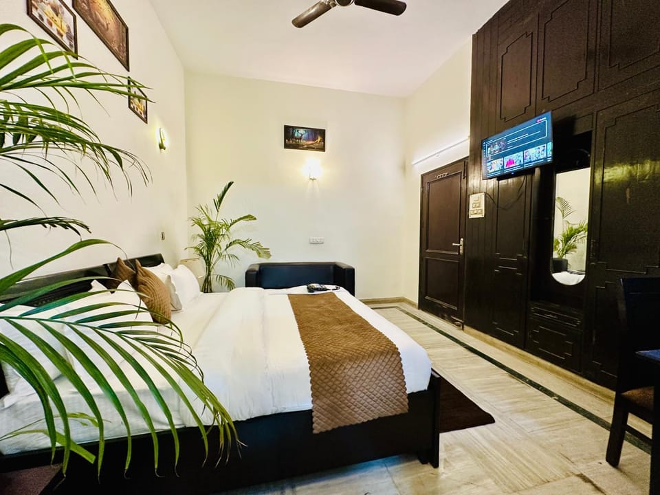 The White Scent Hotel in Noida