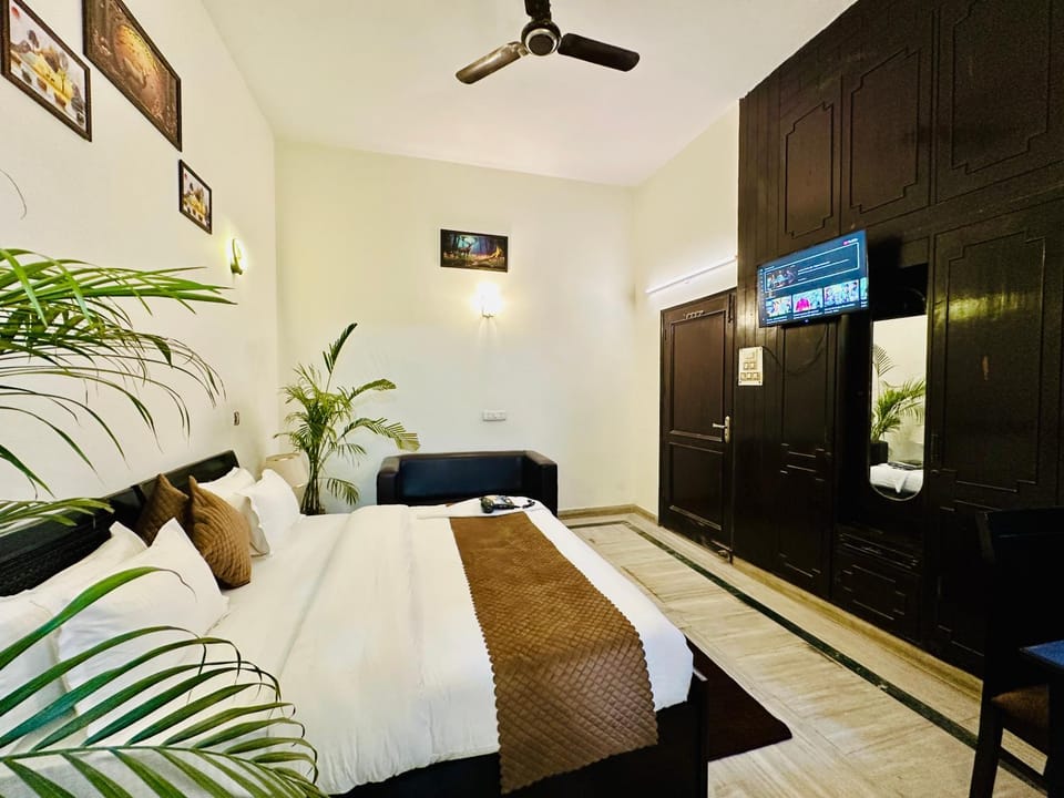 The White Scent Hotel in Noida