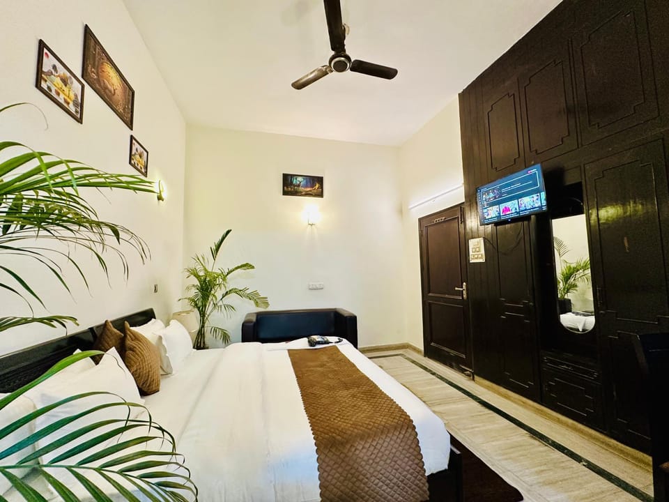 The White Scent Hotel in Noida