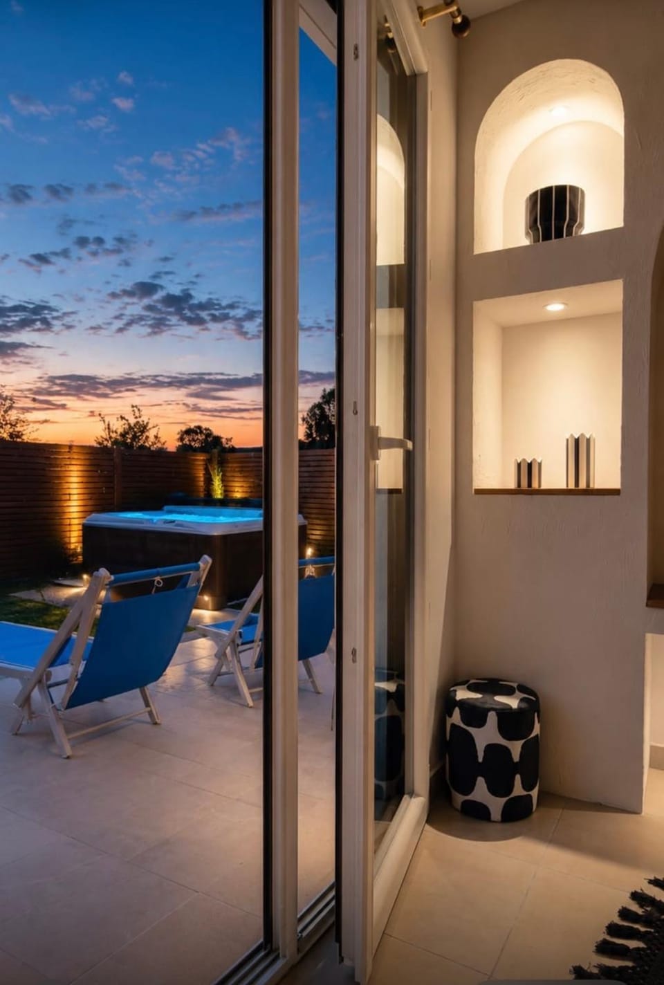 Garden, Hot Tub