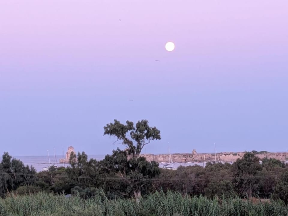 Stella Maris - Castle Views from your Bed House in Messenia