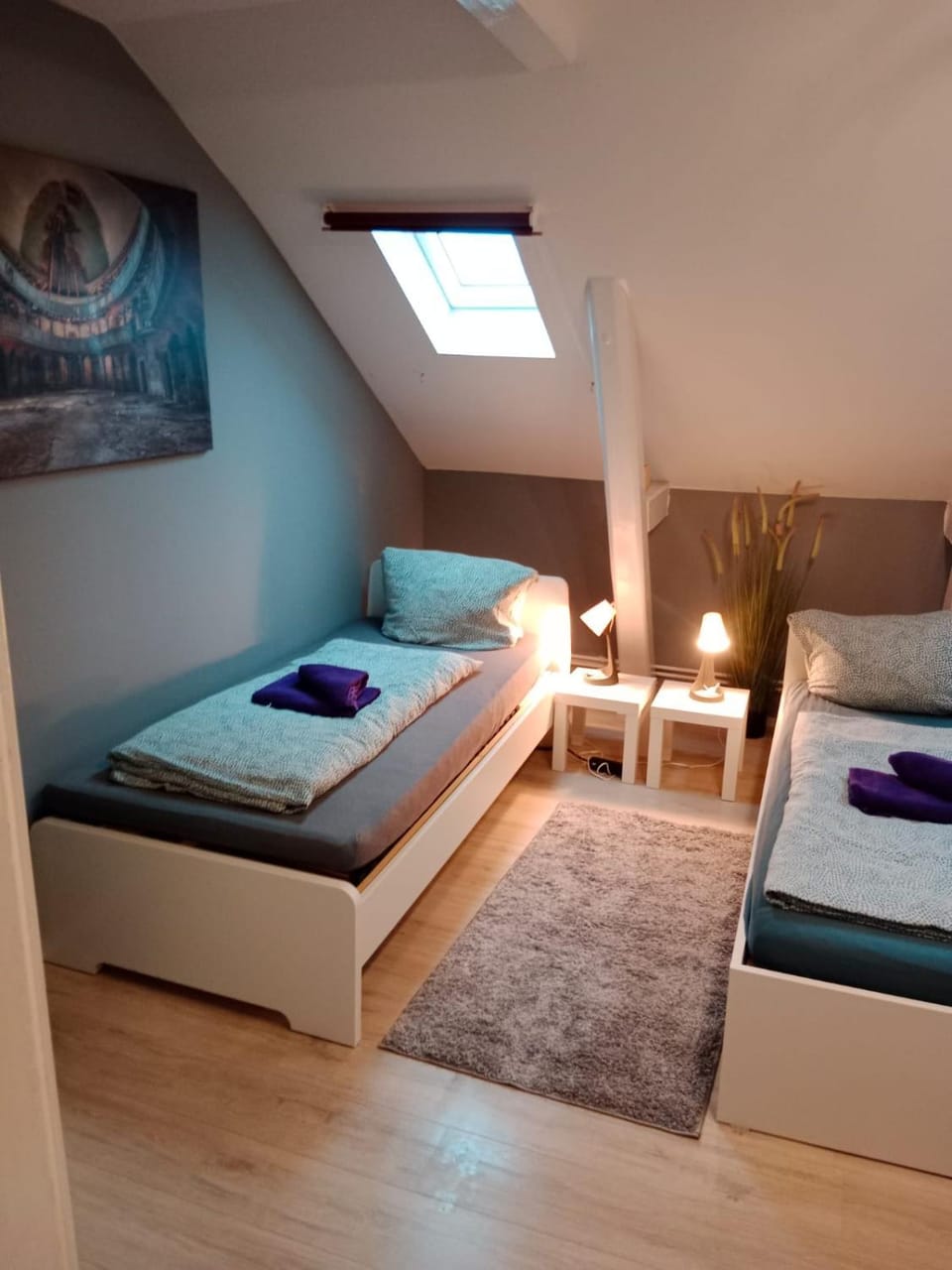 Bed, Photo of the whole room, Bedroom, towels