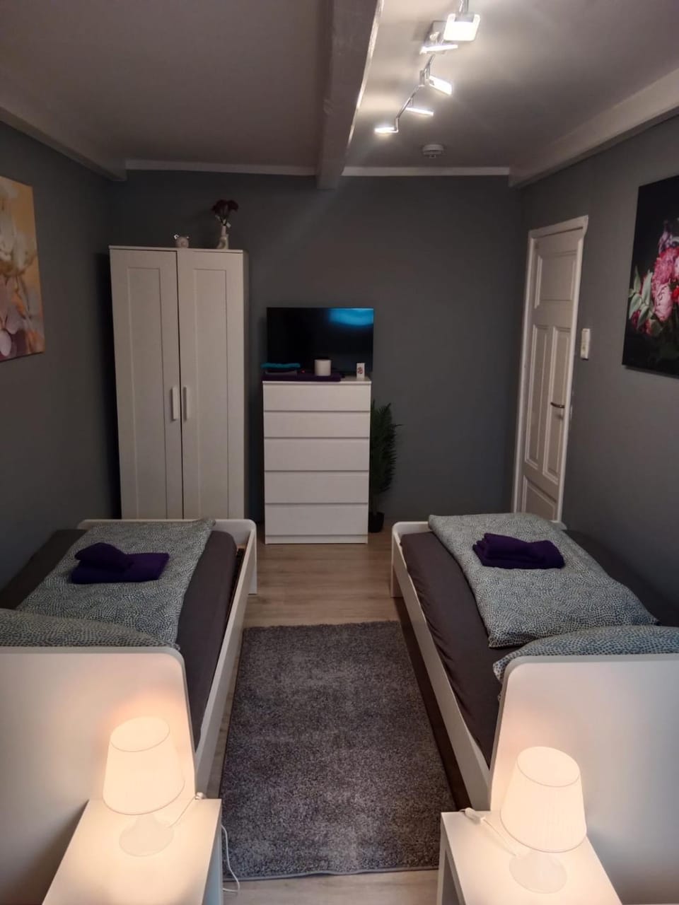 Bed, TV and multimedia, Photo of the whole room, Bedroom, wardrobe
