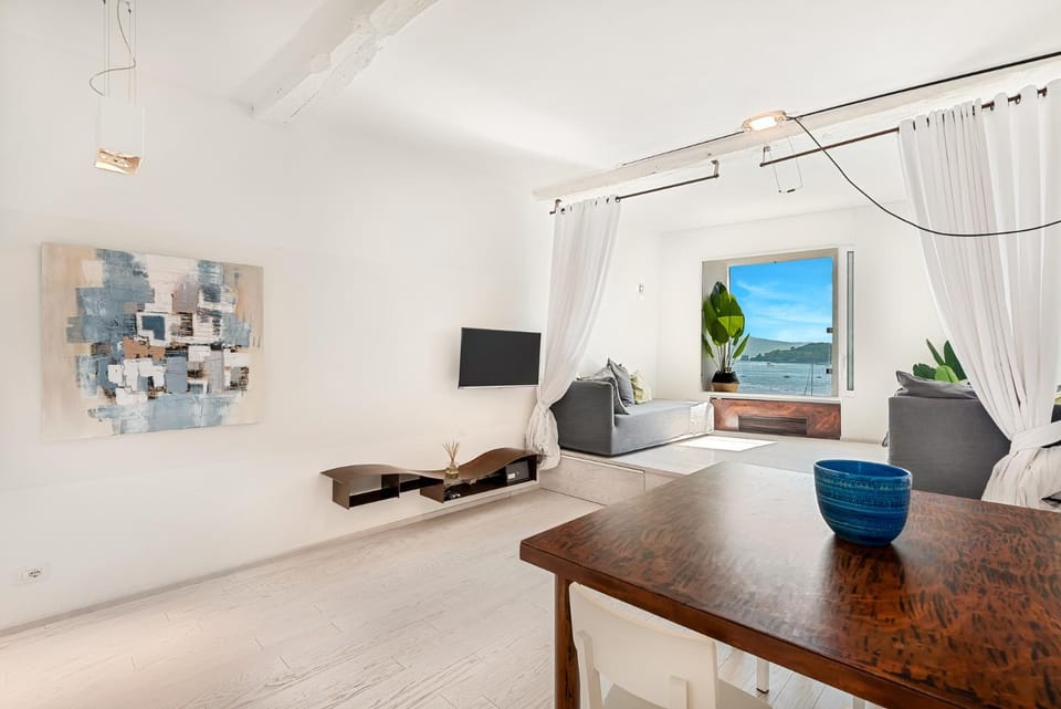La Finestra sul mare-Parking-AC-5Terre-Portovenere Apartment in Porto Venere