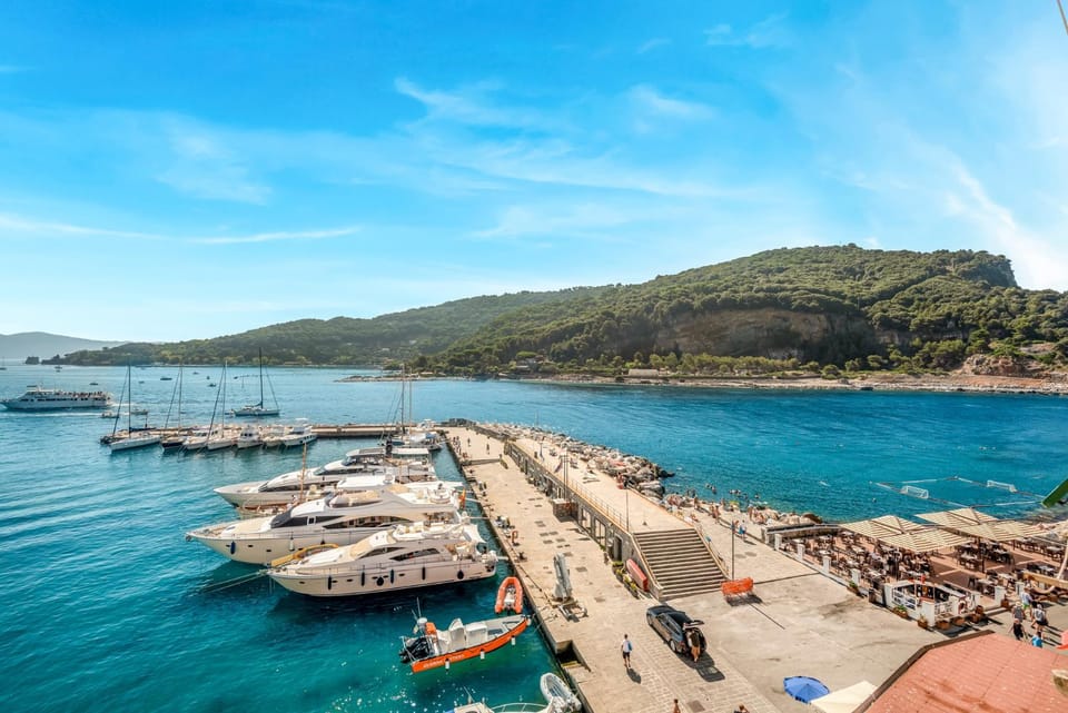 La Finestra sul mare-Parking-AC-5Terre-Portovenere Apartment in Porto Venere