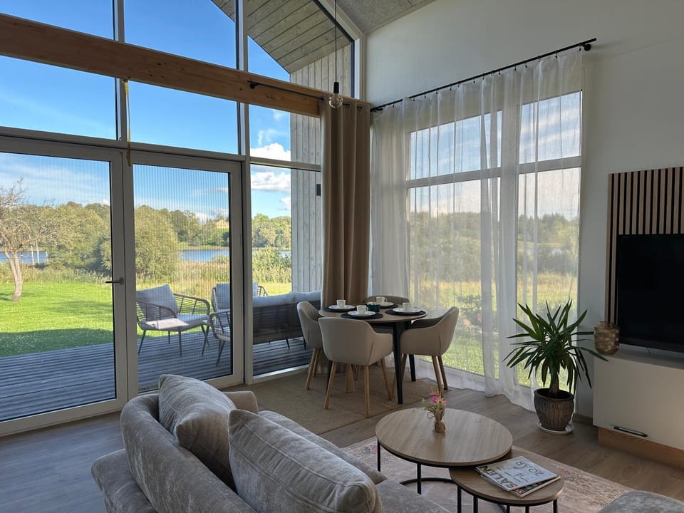 Dining area, Garden view, Lake view