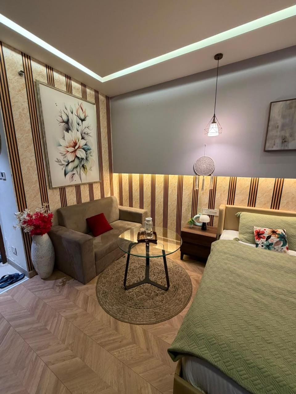 Private Big 1RK----Welcome Couples & Family Apartment hotel in Gurugram