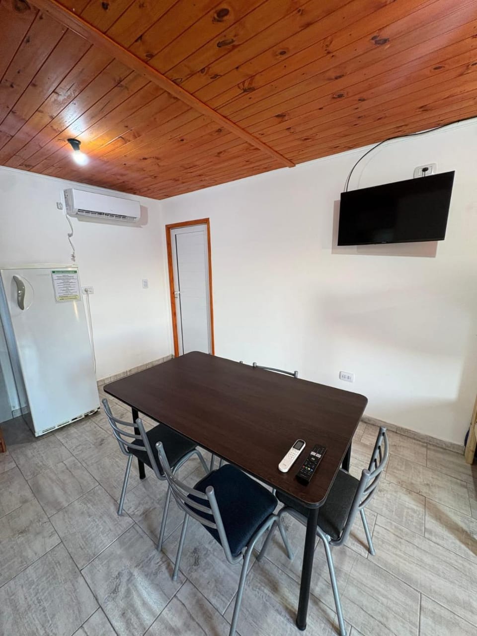 TV and multimedia, Kitchen or kitchenette, Dining area, furniture, heating, air conditioner