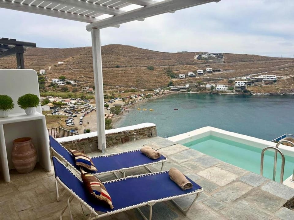 Platon Luxury Seaview Villa in Kythnos House in Kea-Kythnos