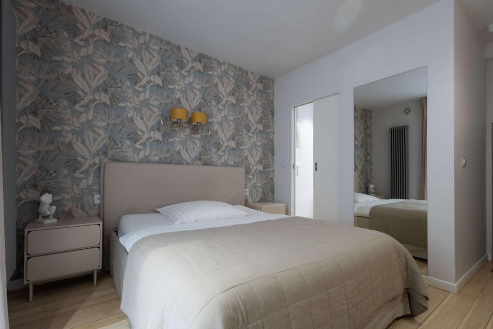 Bed, Photo of the whole room