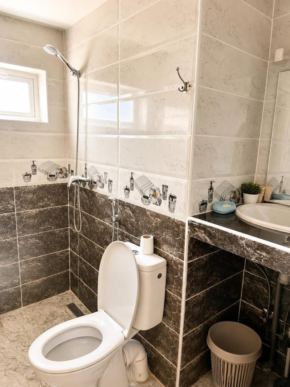 Magnifique Appart avec Terrasse Privée & Barbecue Apartment in Casablanca-Settat