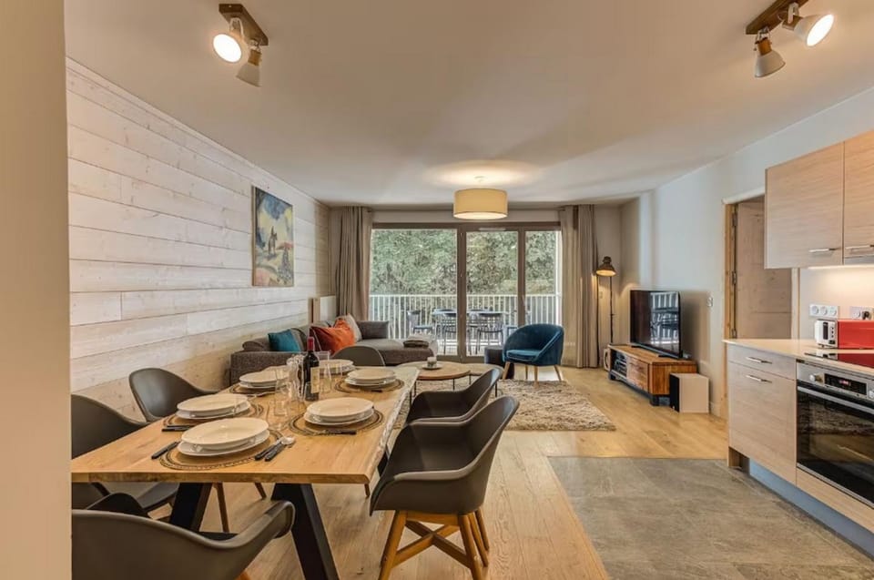 TV and multimedia, Kitchen or kitchenette, Living room, Seating area, Dining area, minibar