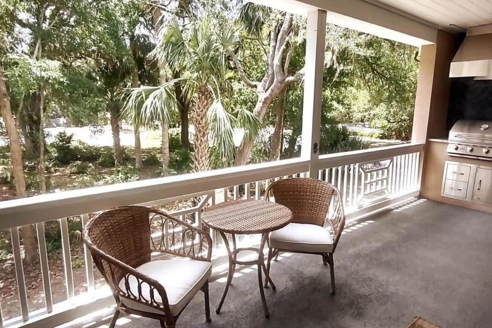 N Forest Beach, 1 Minute to BEACH, Private Pool House in North Forest Beach