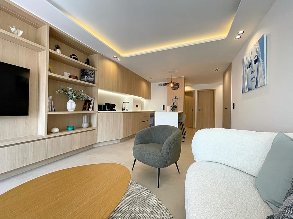 Communal lounge/ TV room, Living room, Seating area