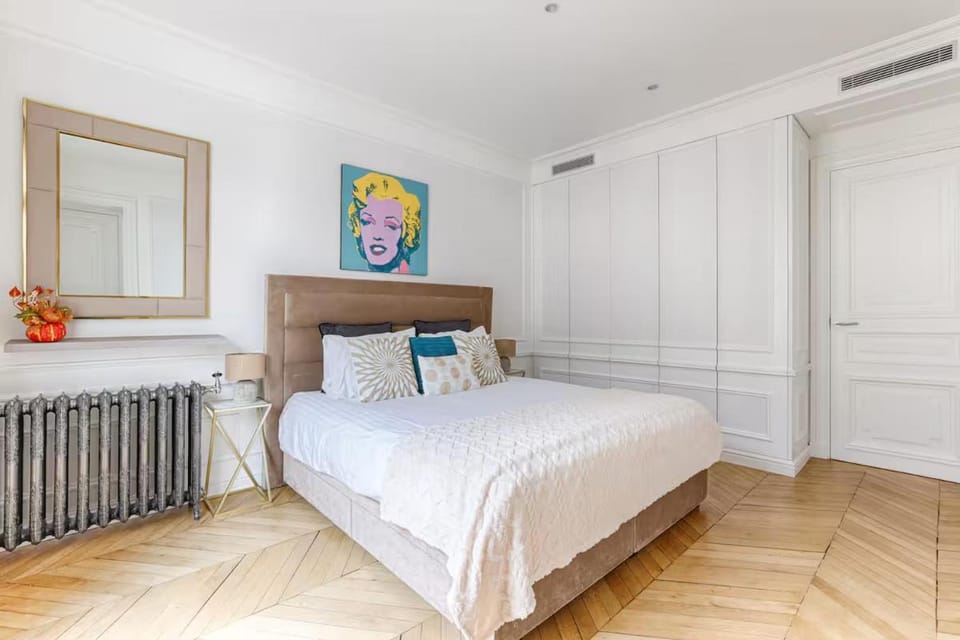 Bed, Photo of the whole room