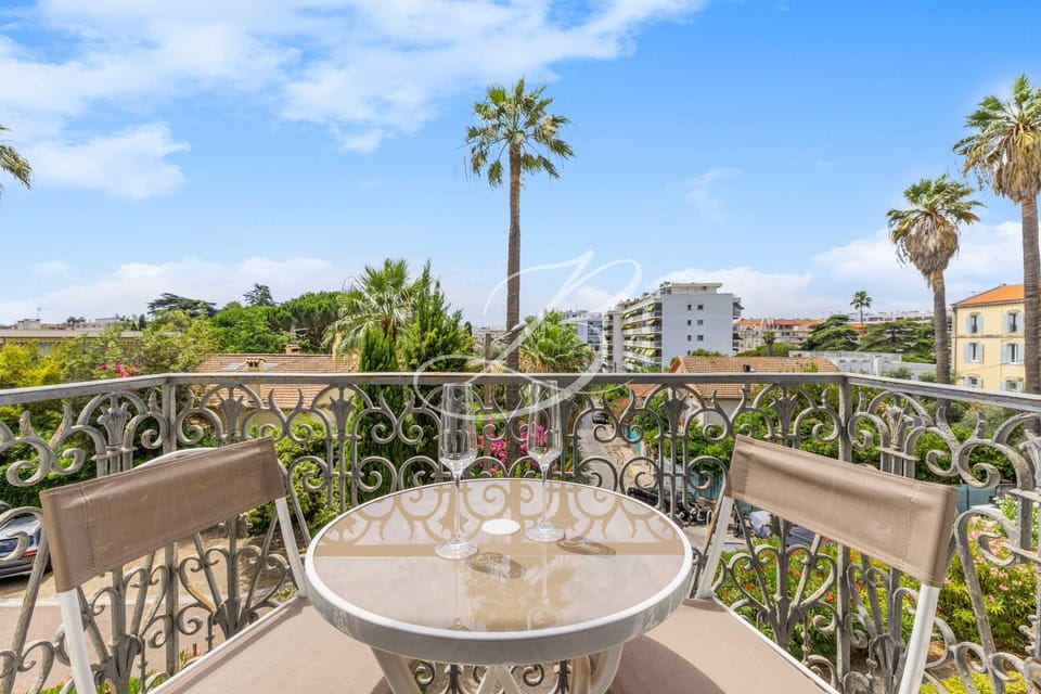 View (from property/room), Balcony/Terrace, Dining area