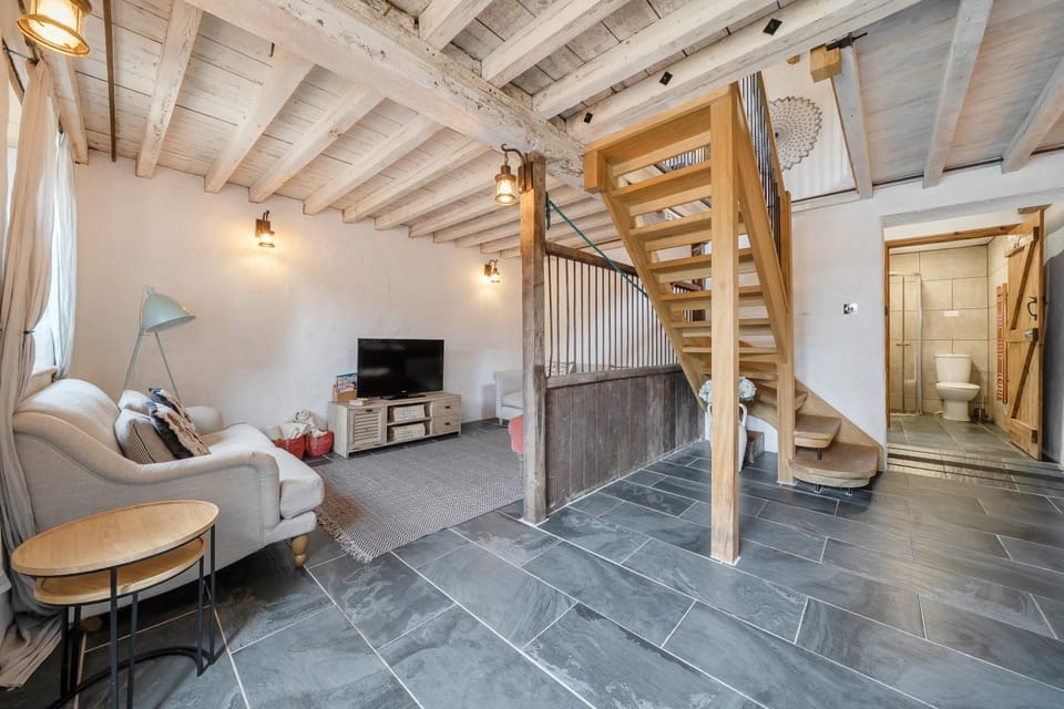 1 Bed Barn - Sleeps 2 - Pool - Garden - Bbq House in Taunton Deane