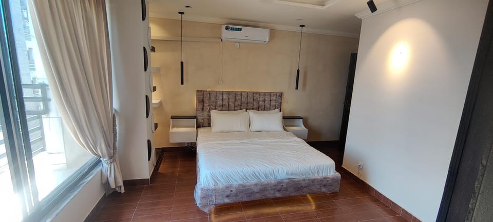 Bed, Photo of the whole room, Bedroom, air conditioner