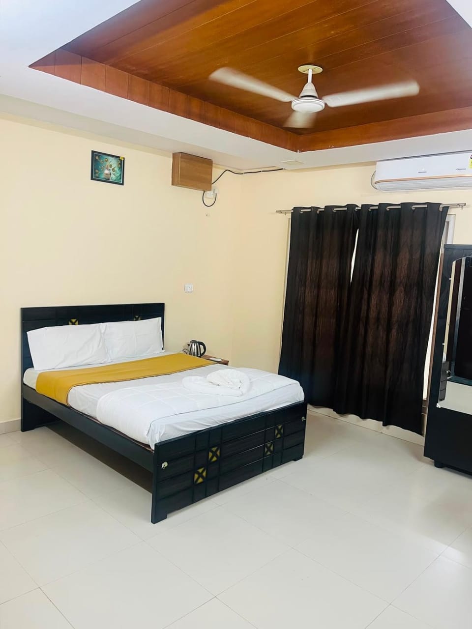Sun Shine Service Apartment Bed and Breakfast in Chennai