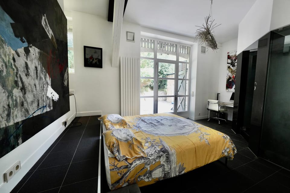 Shower, Bed, Photo of the whole room, Seating area, Bedroom, Swimming pool, Inner courtyard view, wardrobe