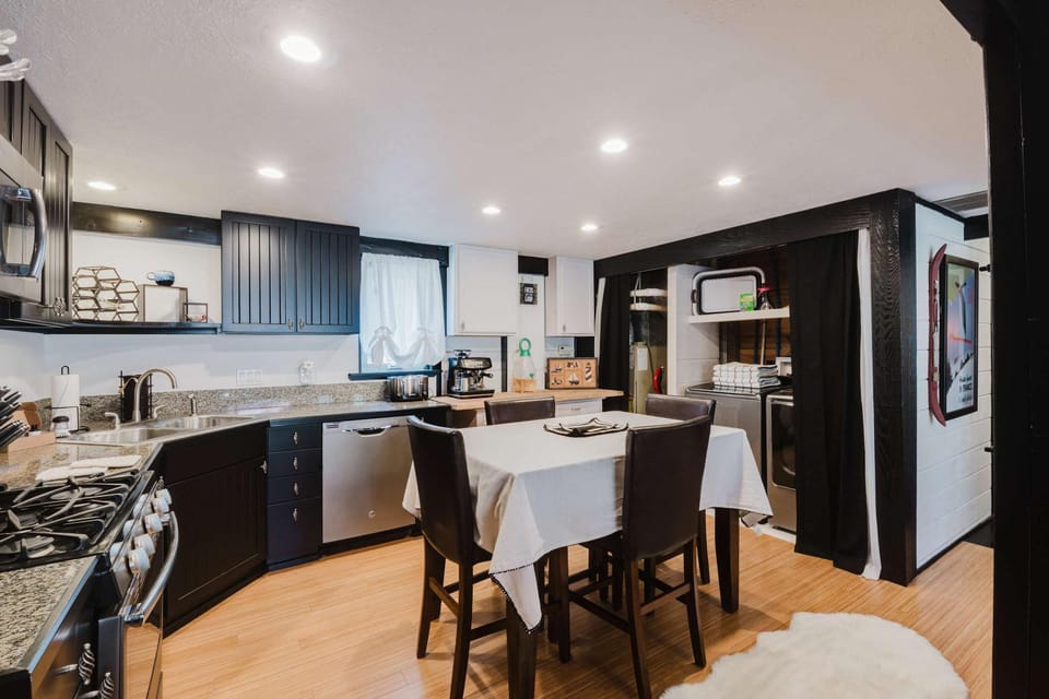 Cozy Sunriver Retreat - SHARC Passes Bikes and BBQ House in Sunriver