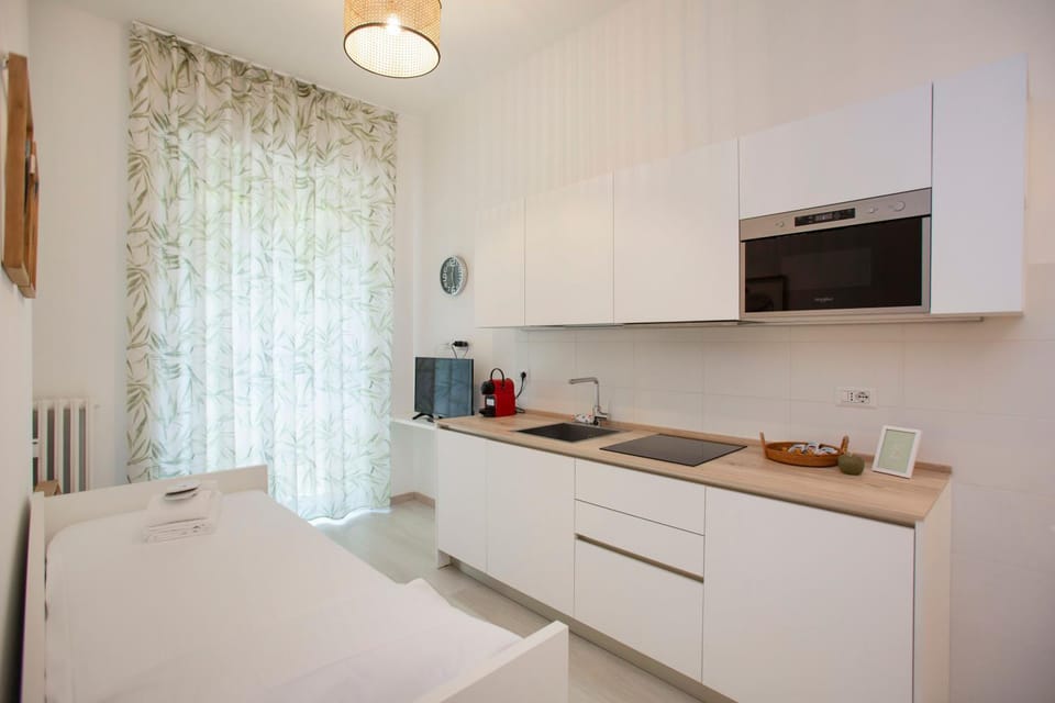 Bed, Kitchen or kitchenette, Photo of the whole room, Bedroom, stove