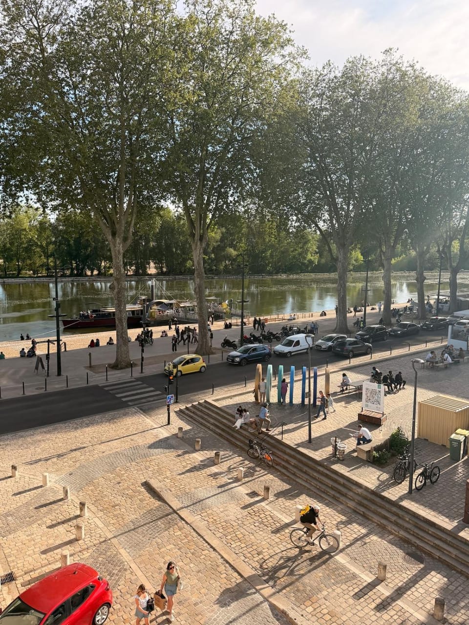 River view, Location