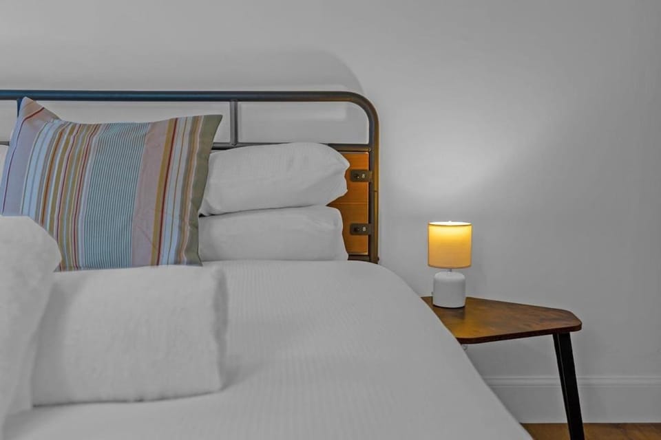 Stylish 1BR URBAN stay, CITY Centre Apartment in Edinburgh