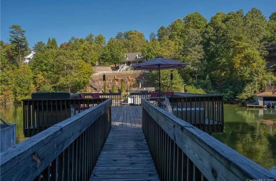 Outlaw Way House in Lake Lure
