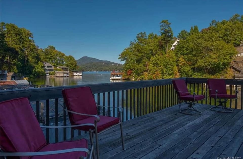 Outlaw Way House in Lake Lure
