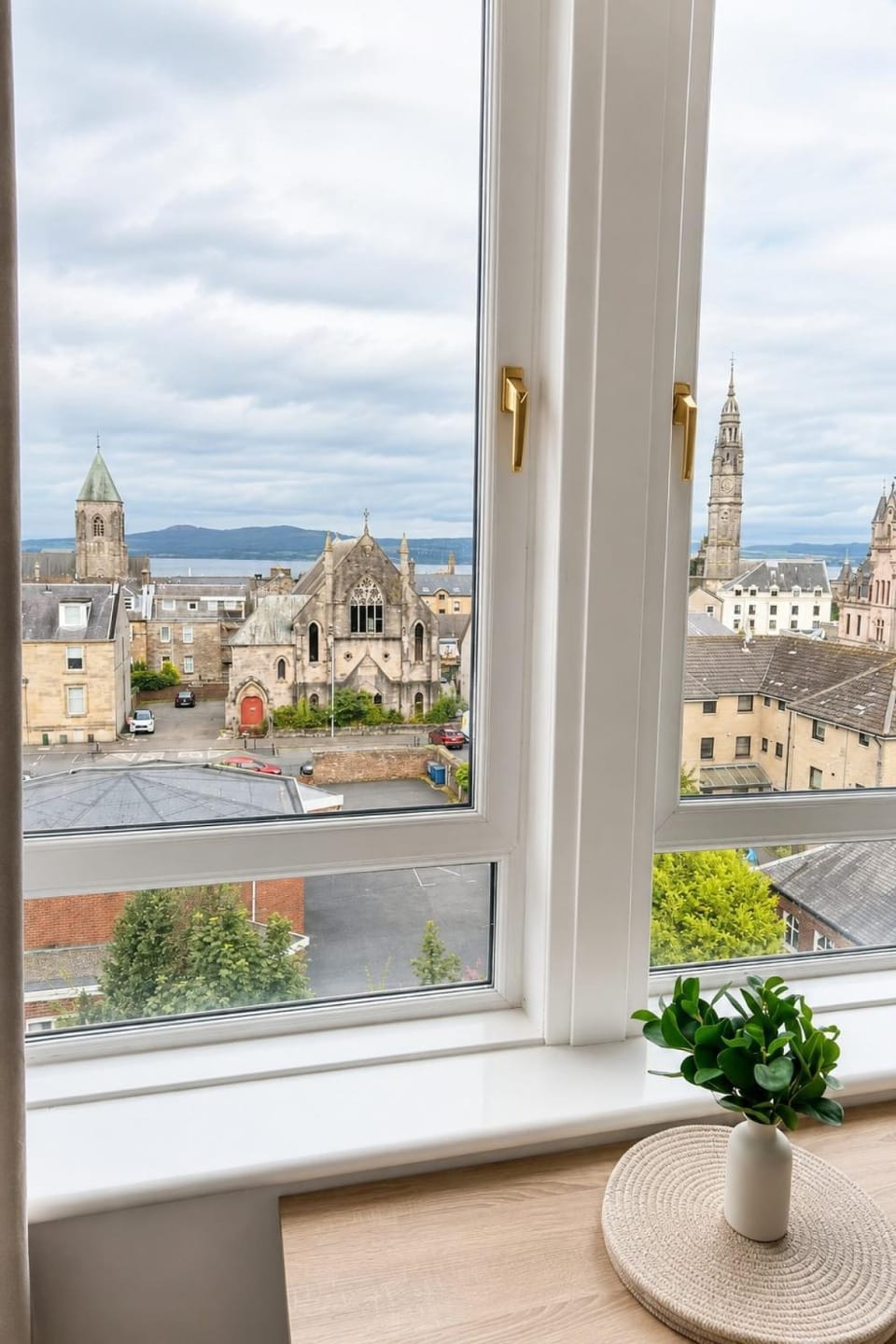 Cosy 2BDR in Greenock - Sleeps 5 - Parking Apartment in Greenock