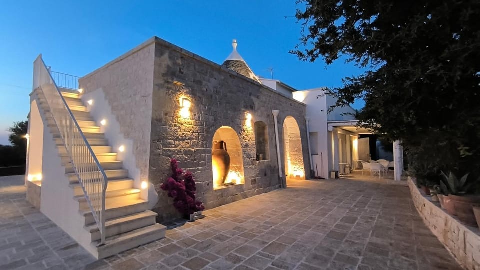 Property building, Facade/entrance, Night