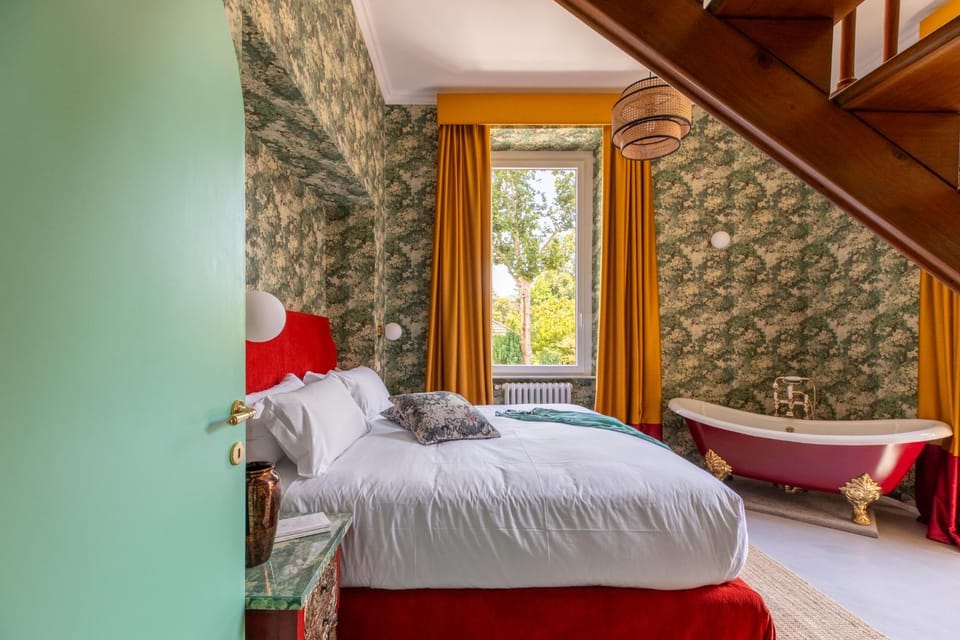 Bed, Photo of the whole room, Bedroom, Bath, towels
