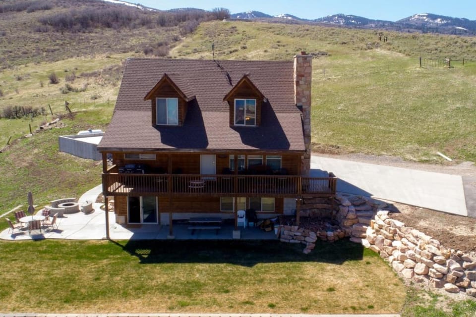 Family Cabin with Beautiful view of Bear Lake Cabin in Garden City