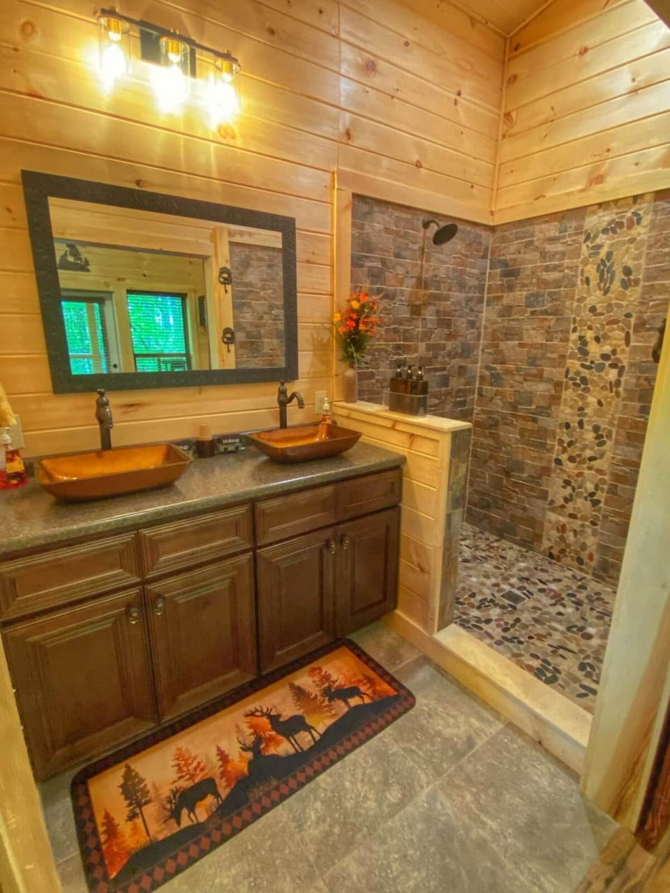 Quiet~Peaceful~fast WIFI~Dollywood, F/P hottub#11 House in Douglas Lake